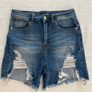 ❣️2/$25❣️ FASHION NOVA high-rise ripped women’s denim shorts | MEDIUM (28 waist)